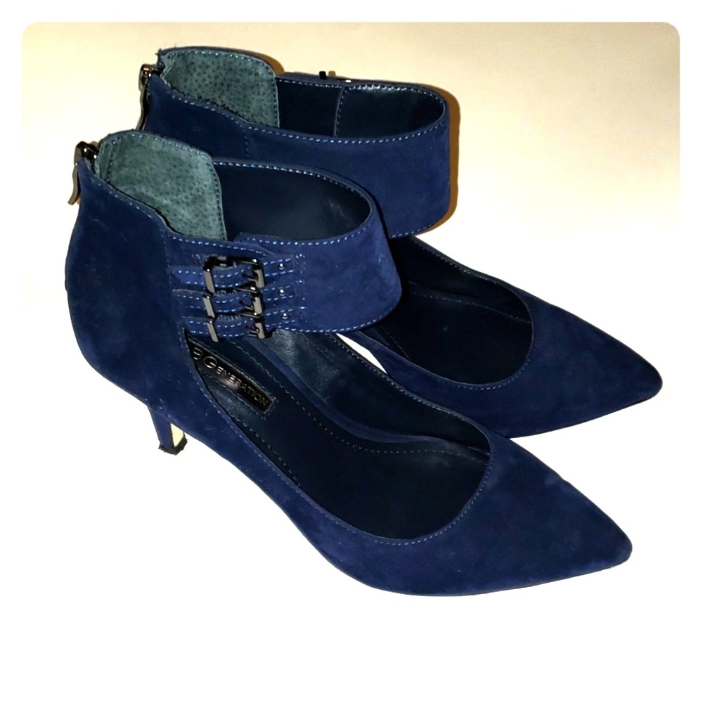 BCBG navy low heeled shoes